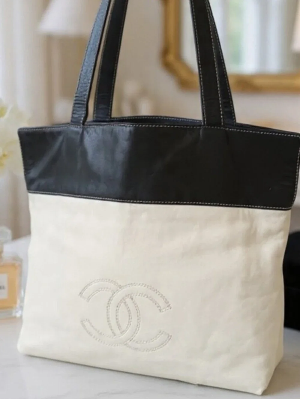 Chanel Vintage  Black & White Lambskin CC Shopper Tote 1997-1999 ✨️💕